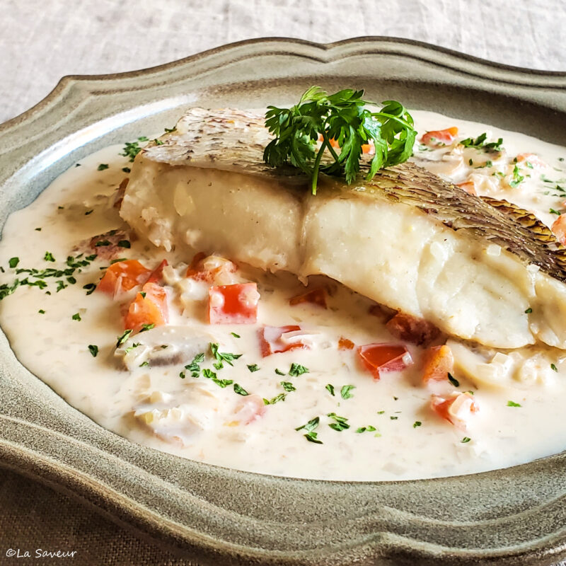 白身魚の白ワイン蒸し　トマトの酸味さわやかなクリームソース